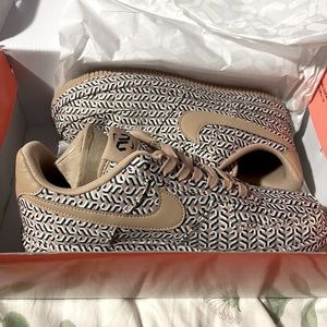 Air Force 1 size 7 women's new